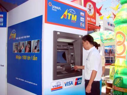 Ảnh Cây ATM ngân hàng Đông Á DongABank Trường Cao Đẳng Quản Trị Doanh Nghiệp 1